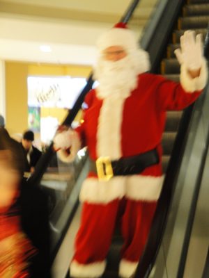 Santa-mall-600-3