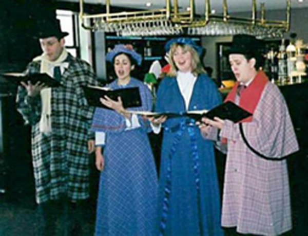 Victorian-Carollers-600-1